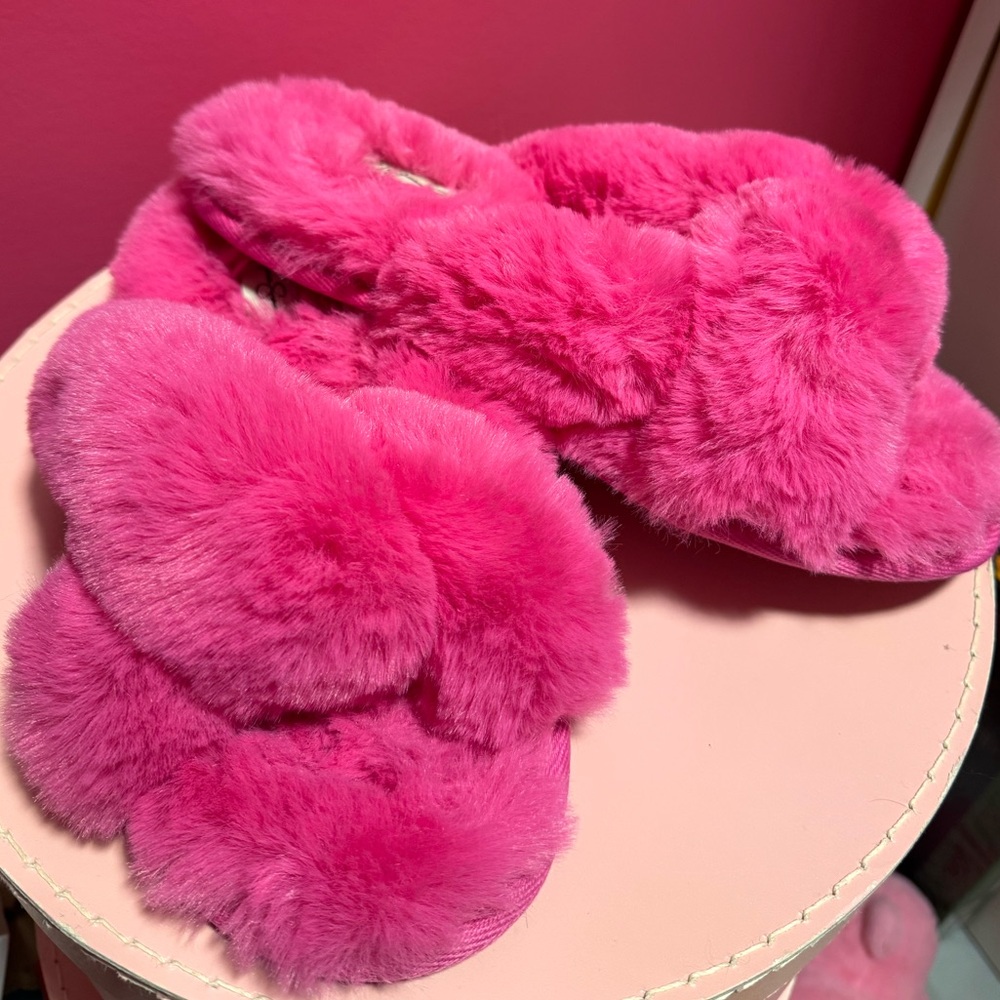Jessica Simpson Pink Fuzzy Slippers